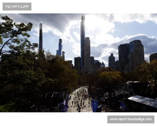 肯尼亚选手包揽纽约马拉松男女组前三名,奥比里女子称雄 肯尼亚选手包揽纽约马拉松男女组前三名,奥比里女子称雄